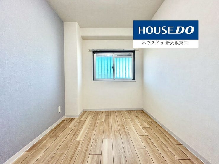 西向きの窓とクローゼットある4.5帖の洋室です。
(一部リフォーム中)