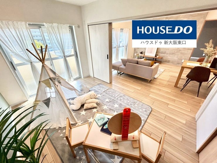 大きなクローゼットがある6帖の子供部屋です。
奥は16.5帖のLDKです。
(一部リフォーム中)