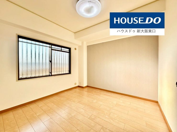 西向きの窓がある5帖洋室です。