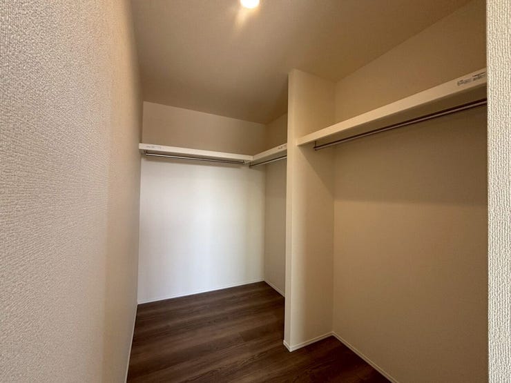 ◆大型の収納が完備されていますので、大切な衣類の保管に困りません!!