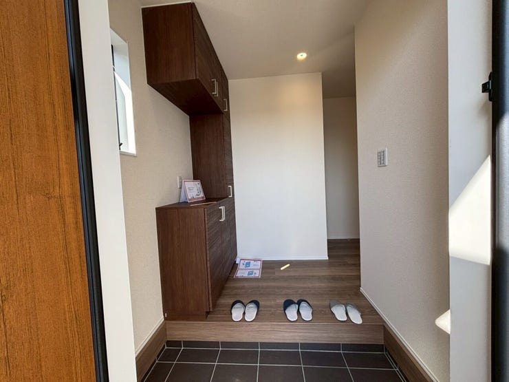 ◆玄関収納が付いていますので、ご家族分の靴もしっかり保管でき、玄関スペースはいつでもスッキリします♪