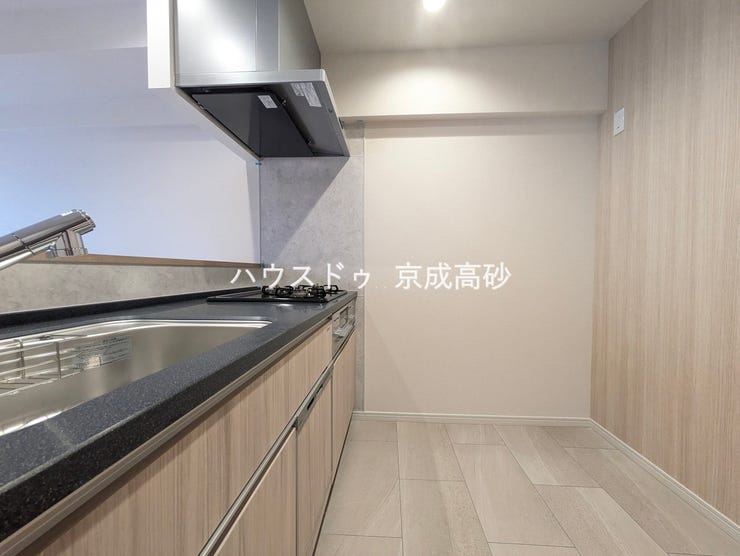 人気の対面式キッチンです!お子様から目を離さずにお料理ができることが最大の利点。お料理中も家族とのコミュニケーションは大切にしたいものですよね♪