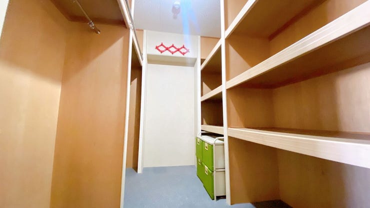 小物から大きな荷物まで収納ができ、お部屋を広く使って頂けます◎