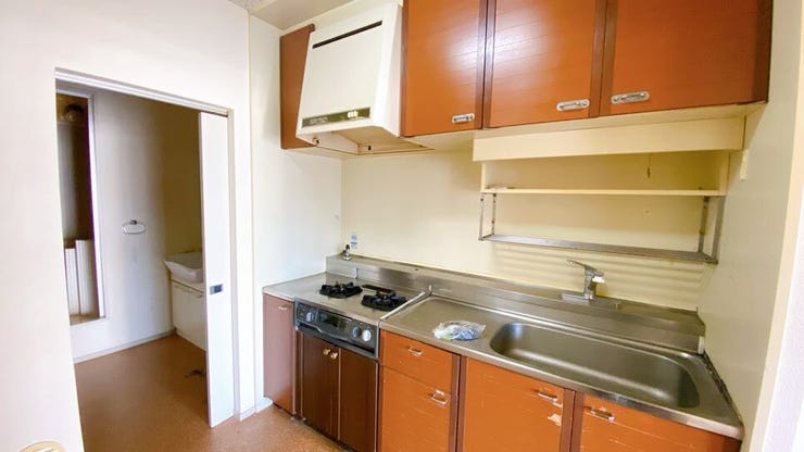 上部にも収納があり食器等を収納できます◎