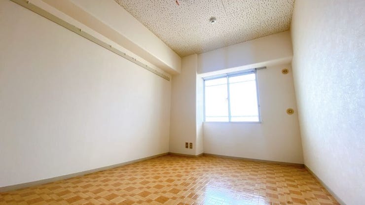 日当り良好の洋室!
明るい空間となっております。