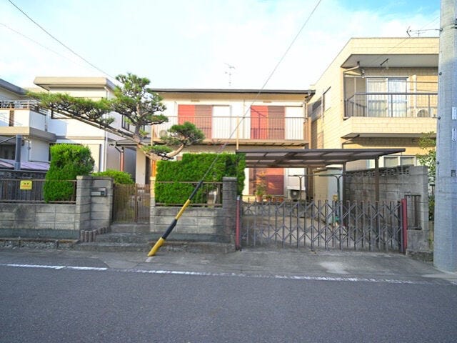 間口約10.2mなので車の出し入れも楽々です♪