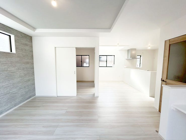 吹き抜けのある新築戸建て♪小倉北区黒住町◎駐車場◎大容量WIC◎スタディカウンター◎全室フローリング