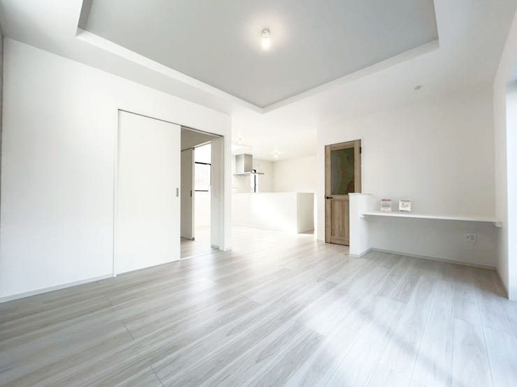 吹き抜けのある新築戸建て♪小倉北区黒住町◎駐車場◎大容量WIC◎スタディカウンター◎全室フローリング