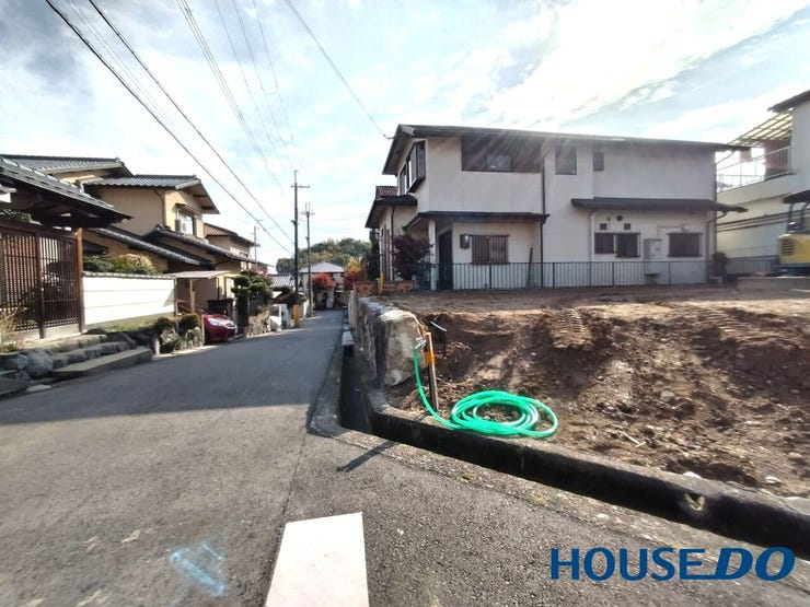 北東の角地となります。