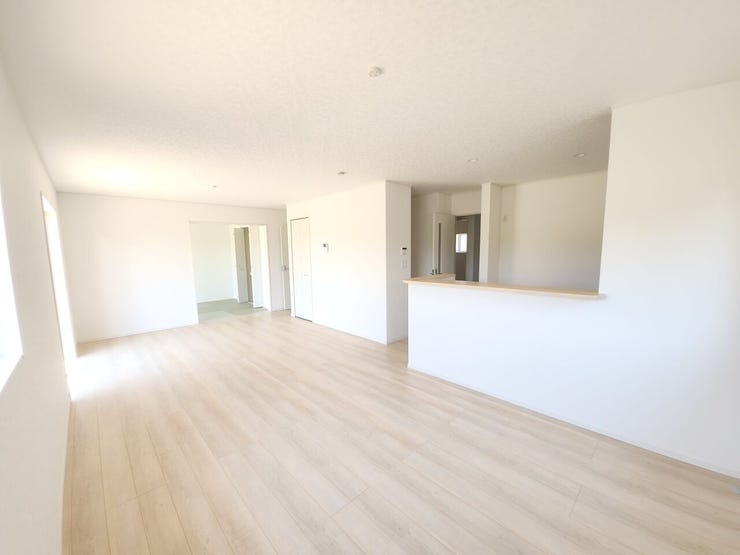 空気中の湿度によって水分を吸収、排出する自然の調湿作用、特殊加工で日常生活での傷、温度や湿度変化でのクラックも抑えるつよい仕上がりです。(同仕様写真)