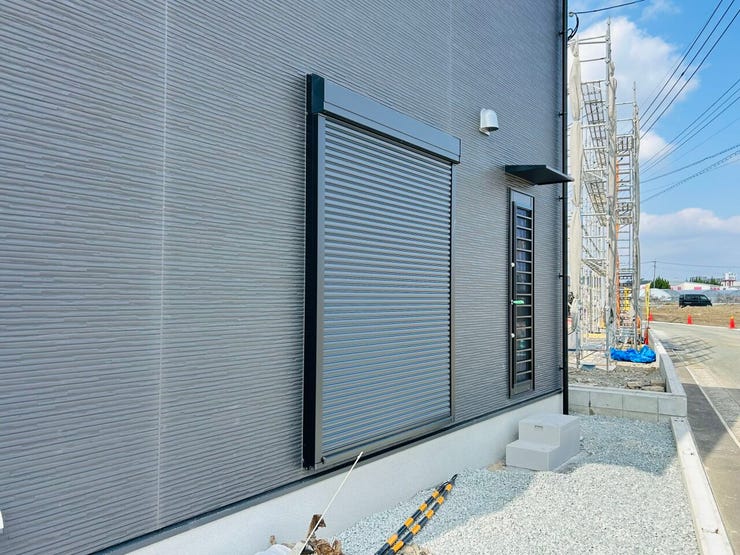 ◇リモコンで操作可能な電動シャッター付き◇