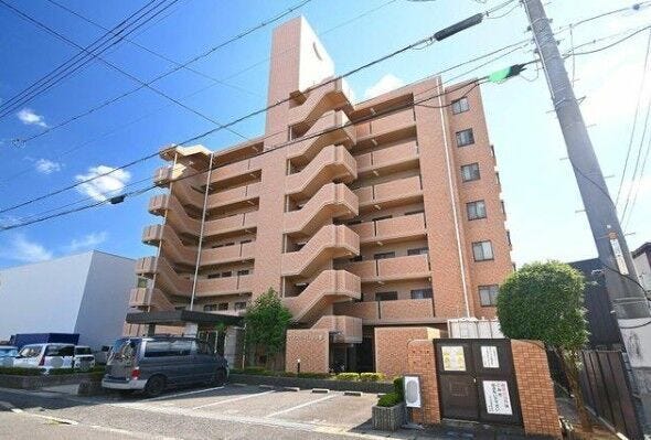 【外観】
◆南向きのお部屋で日当たり良好!
◆周辺に利便施設が充実♪