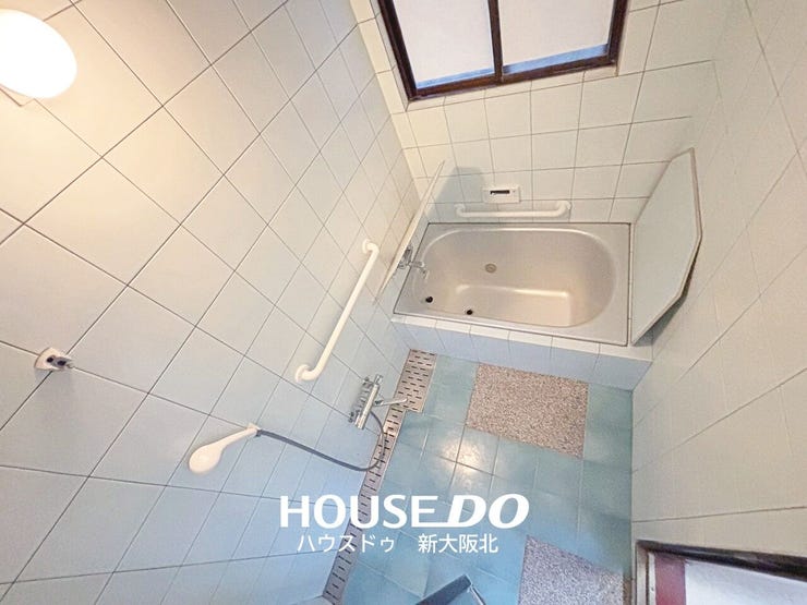 ■浴室には窓があるので、換気などもすぐに行えます◎
■外の空気を感じながらの入浴でリフレッシュもしていただけます!