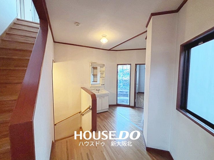 ■2階廊下部分にも洗面台があります!
■洗面台が2カ所に設置されているので、ご家族の多い方にもオススメです!