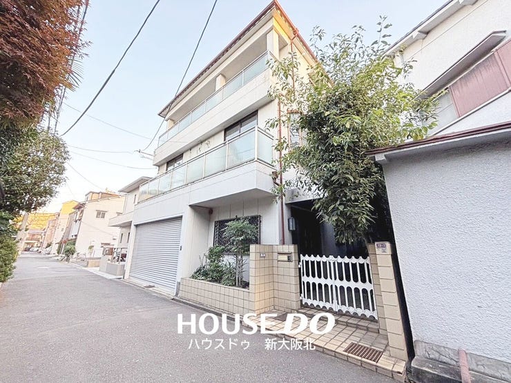 【外観】
■駅徒歩9分!鉄骨造3階建6LDKの戸建です!
■トイレや洗面台が3か所にあるので人数の多いご家族にもおススメです!
■是非お問い合わせください♪