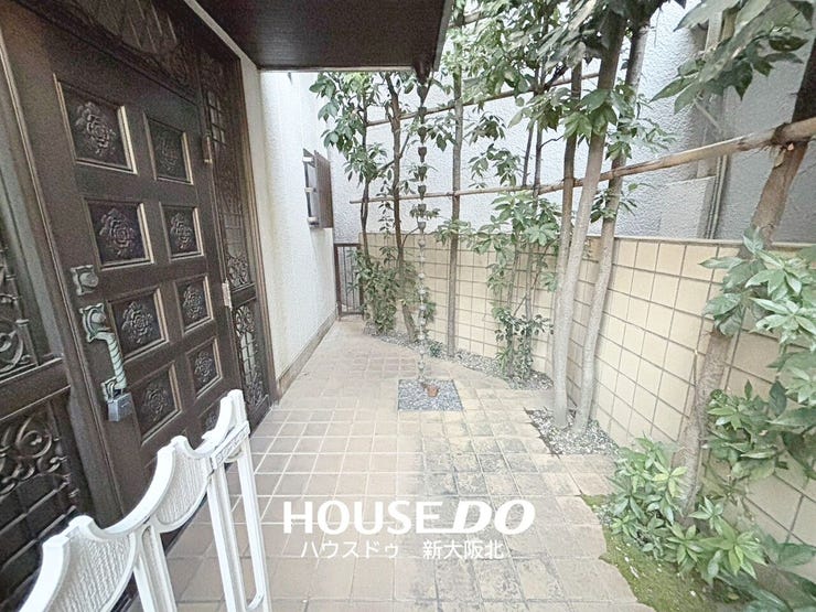 ■玄関前のポーチもゆとりある空間です!