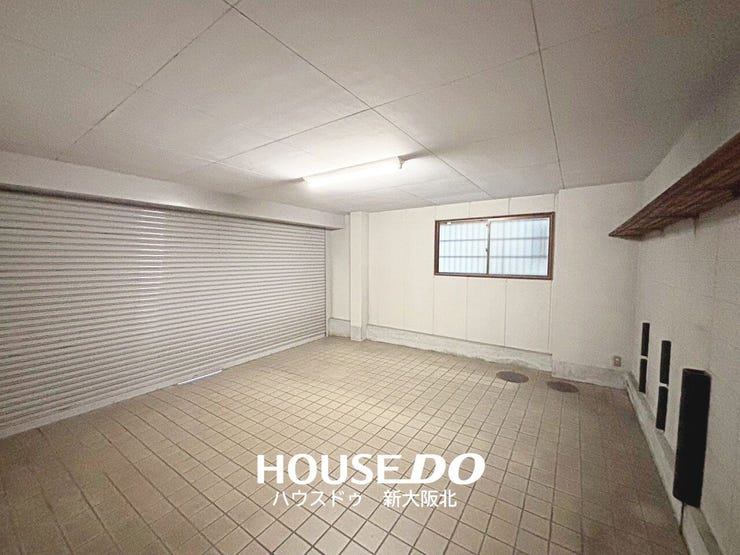 ■シャッター付き車庫がございます!
■大切な愛車を雨や汚れから守ってくれるだけでなく、防犯面でも安心です◎