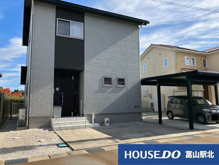 【外観】
2020年築の築浅駅チカ物件(^^)
車3台以上駐車可能です☆