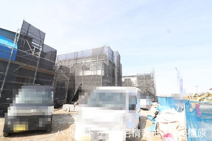 建築工事が始まりました。完成までの工程もしっかりご確認いただけます。モデルルームも是非ご覧ください。(2026年3月5日撮影)