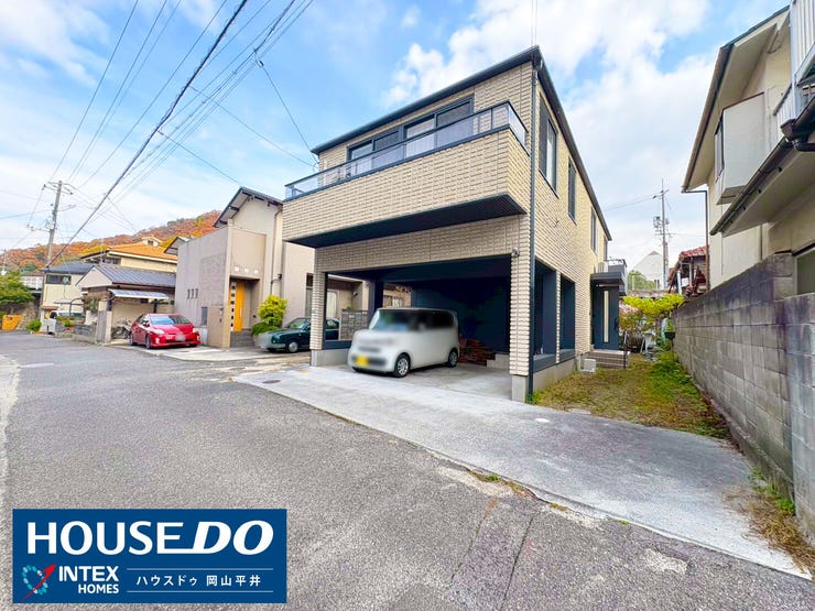 【外観】
【ミサワホームの注文住宅!】
雨の日のお出かけにも助かるビルトインガレージ!大切なお車を風雨から守り、駐車もスムーズです。お車2台駐車可能です♪