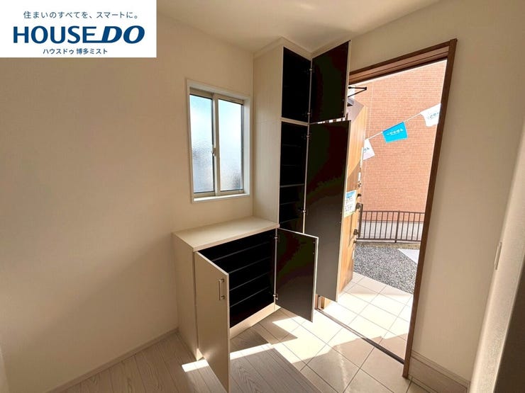 【玄関スッキリ計画】毎日の『いってきます』と『ただいま』の声が響く玄関。出しっぱなしにしたくない荷物もしっかり収納で出来るように収納多めです。