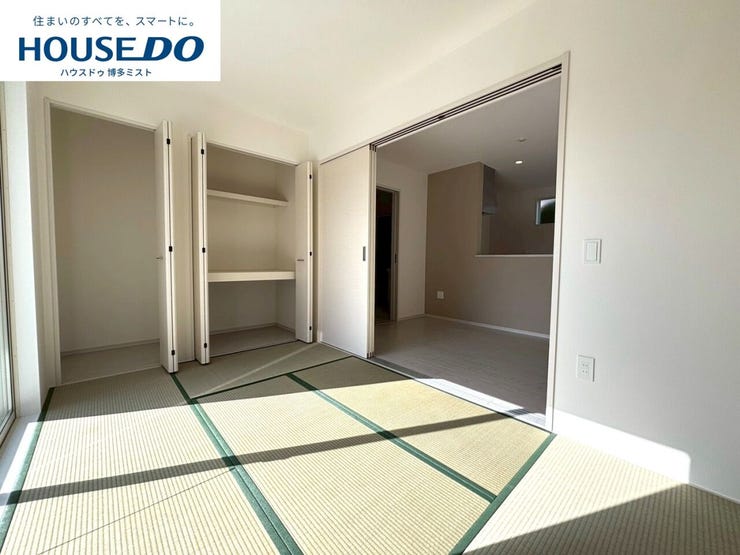 【寝そべりエリアの和室】リビング横の和室は、客間としてはもちろん、お子様のお昼寝ゾーンやおもちゃゾーンとしても活躍♪