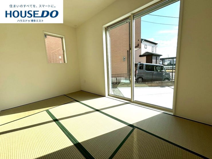 【寝そべりエリアの和室】リビング横の和室は、客間としてはもちろん、お子様のお昼寝ゾーンやおもちゃゾーンとしても活躍♪