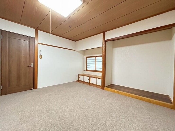 開放感のある明るい洋室