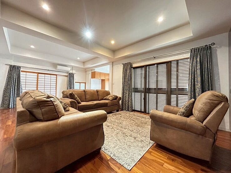 家族が自然と集まる、広々としたゆとりあるリビング