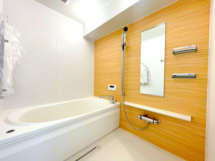 落ち着きのある空間に広々足が伸ばせる浴槽で、心も体もリラックスできそうです。お子様と入るのにも十分な広さが嬉しいですね。