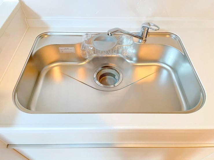 洗い物がしやすい大きなシンクです。汚れも落ちやすくお手入れもラクラクです。