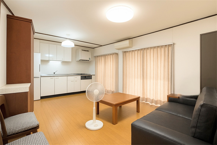 ※画像はイメージです。
実際の写真に家具や調度品をCG合成したものです。
(家具等は販売に含まれておりません)