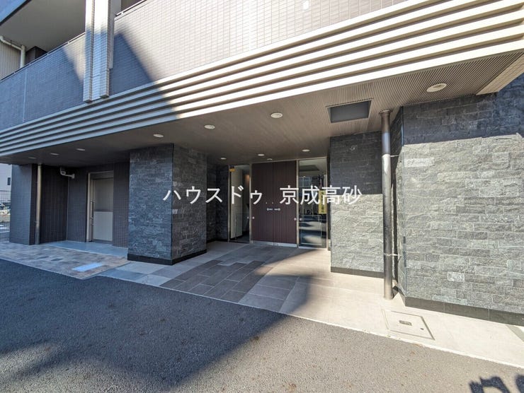 外と内をつなぐエントランスは管理が行き届き、居住者を優しく迎え入れてくれます。