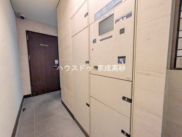 共用部分の宅配ボックスです。留守中の荷物受け取りもできるので、安心して外出ができますね。