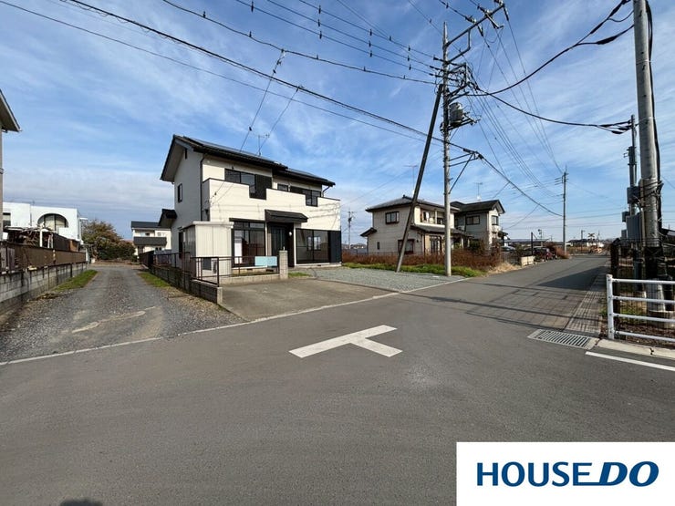 前面道路は6m!
運転が苦手な方もラクラク駐車可能♪
3台分駐車可能で来客時も安心♪