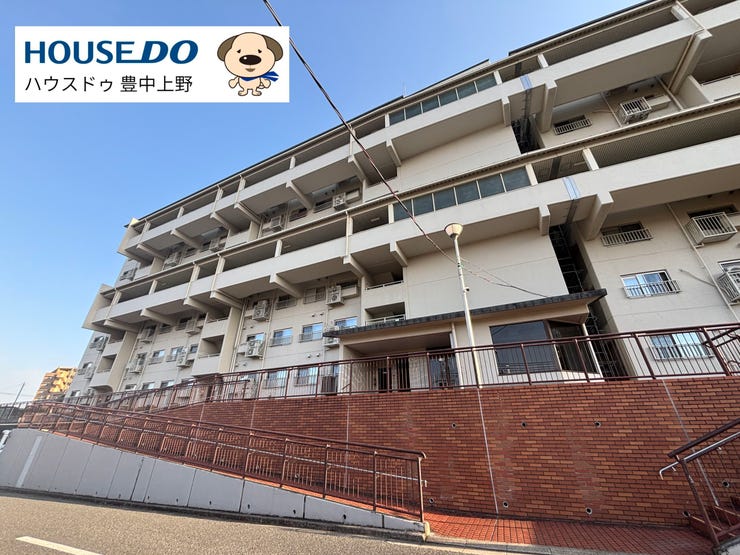 【外観】
緑の多い住宅地に位置し、徒歩圏内に買物施設や公共施設など各種生活施設が充実しています。