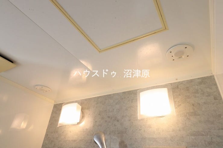 オーディオバスのスピーカー