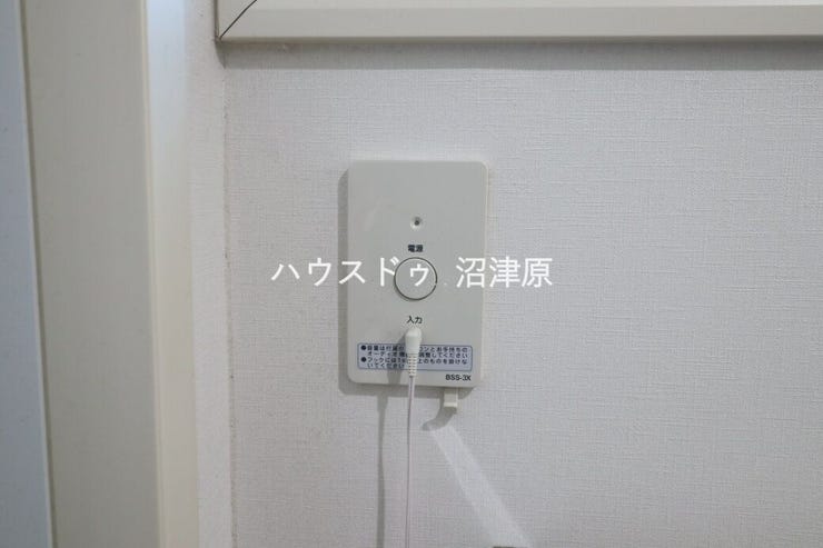 オーディオバスのスピーカープラグ