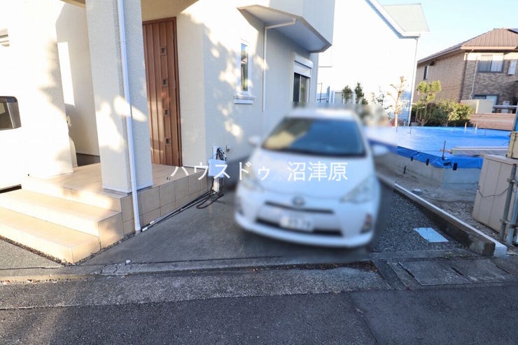 駐車スペースは並列合計3台