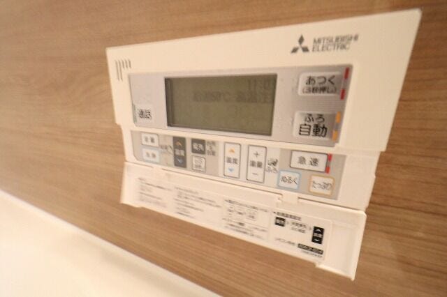 【reheating the bath】
浴室は追い炊き機能付きです。ご家族の入浴時間がバラバラでも、いつでも温かいお風呂に入れます。