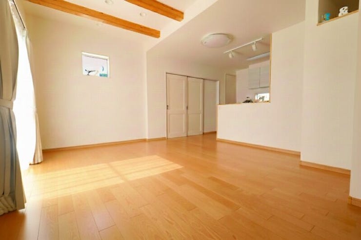 【living room】
広々としたLDK。カウンターキッチンなので、ご家族との会話を楽しみながらのお料理や、お子様も見守ることができて安心です♪
※家具を消しております