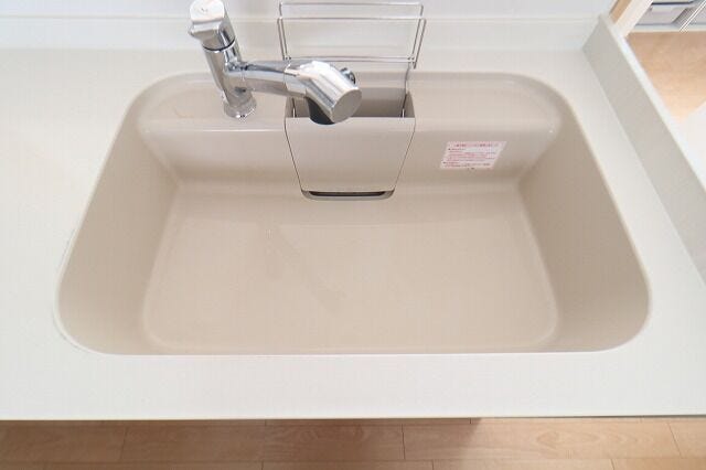 【sink】
お手入れしやすそうなシンク。
カウンターキッチンからリビングが見渡せるので、小さなお子様の様子を見ながら料理ができます♪