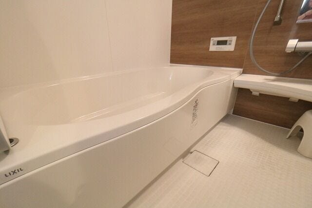 【bath room】
毎日の疲れも吹き飛ぶ浴室♪
足も広げてゆったりくつろげます。