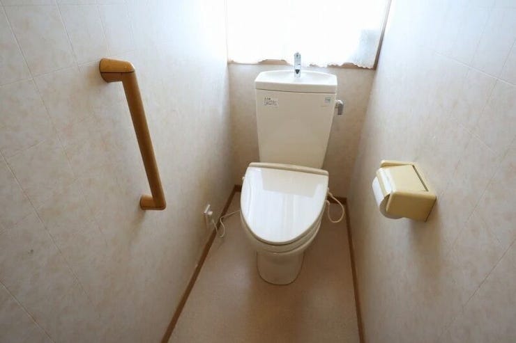 トイレは1階と2階の2か所にございます♪