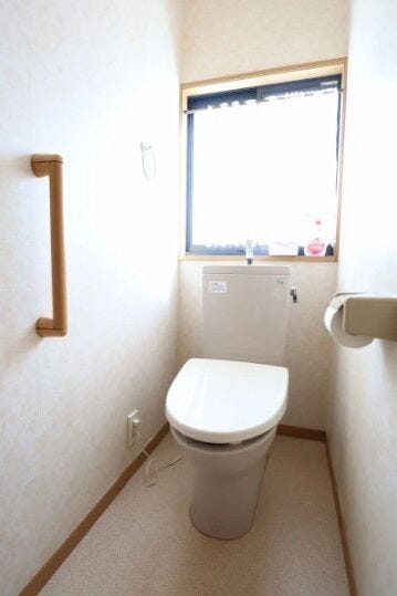 2階のトイレです!窓があるので明るく、換気もしやすい!