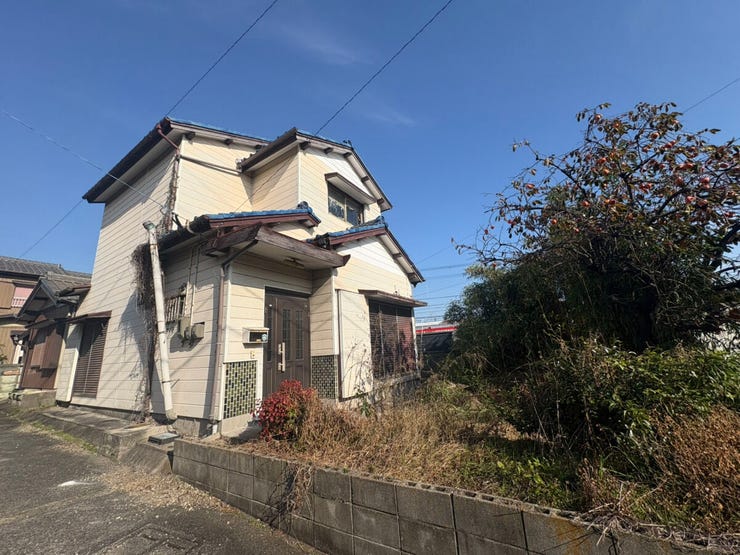 整形地の土地で、建物や庭のレイアウトがしやすく、駐車スペースや外構も効率的に配置可能。日当たりや通風も良好で、快適な暮らしや家族のライフスタイルに合わせた建築プランを実現しやすい土地です。