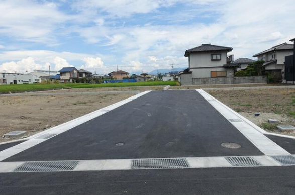 【前面道路含む現地写真】