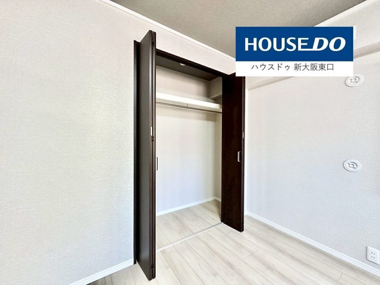 収納建具も新品に交換済み。
奥行きがあり使い勝手の良い収納です。