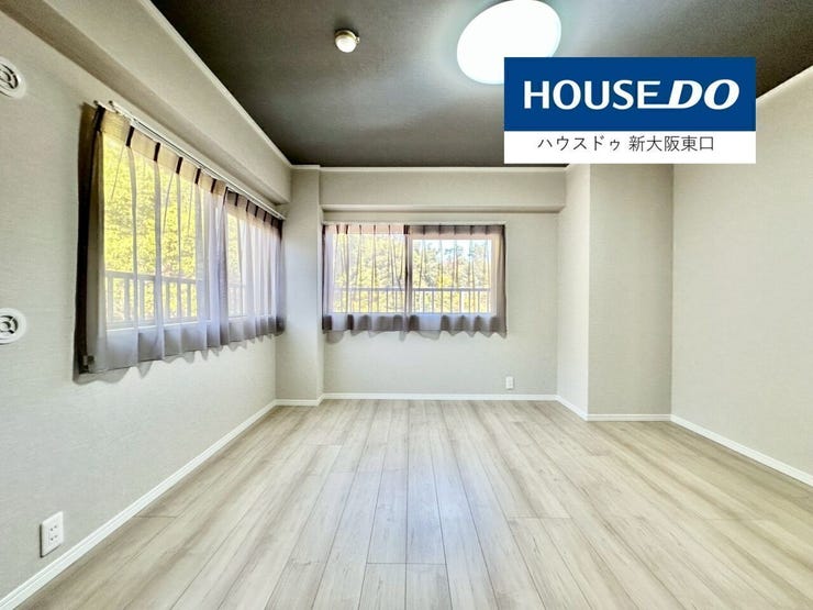 北側のお部屋は二面採光の7.7帖
緑が映えるお部屋です。