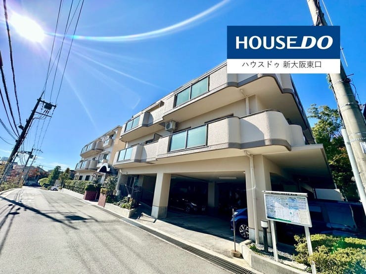 周辺は落ち着いた雰囲気の住宅街。
綺麗な建物が立ち並ぶエリアです。